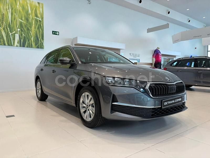 Gris / plata Nuevo 2025 Skoda Octavia Selection Familiar | 34.400 € (Precio justo) - Imagen 1/4