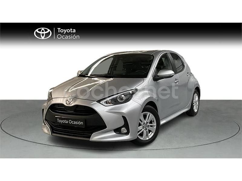Gris / plata Usado 2024 Toyota Yaris Berlina | 18.900 € (Precio justo) - Imagen 1/4