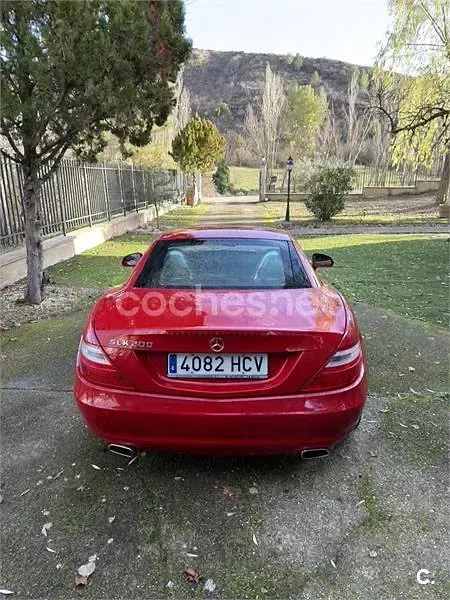 Usado Mercedes SLK200 184 CV (135 kW) 2011 Rojo Descapotable