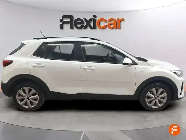 Usado Kia Stonic 84 HP (61 kW) 2022 Branco SUV