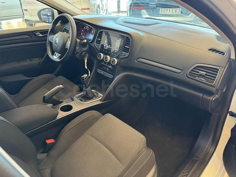 Usado Renault Mégane IV Life 115 CV (84 kW) 2021 Blanco Berlina