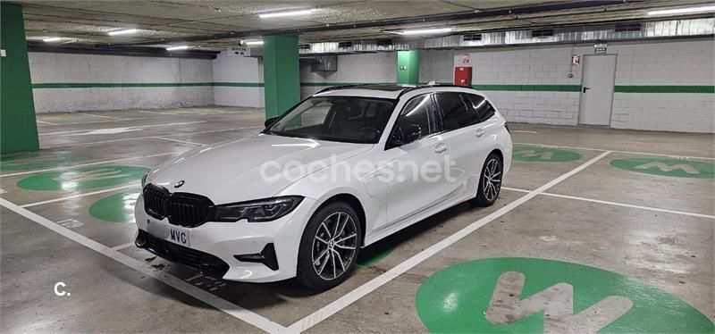 Blanco Usado 2021 BMW 330e Comfort Edition Familiar | 31.900 € (Un poco caro) - Imagen 1/4