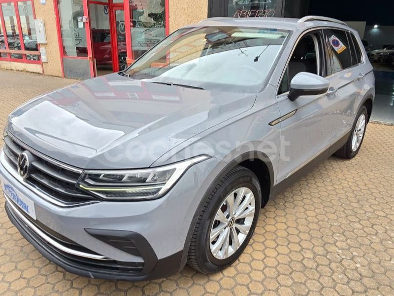 Gris / plata Usado 2021 VW Tiguan Life SUV | 27.899 € (Buen precio) - Imagen 1/4