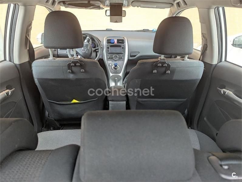 Usado Toyota Auris Hybrid Active 135 CV (99 kW) 2012 Blanco Berlina