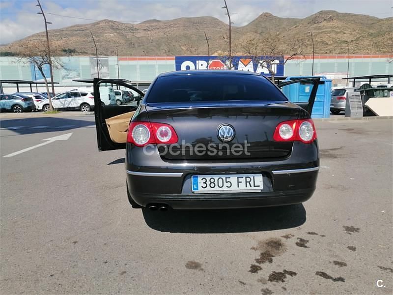Usado VW Passat Highline 140 CV (102 kW) 2007 Granate Berlina