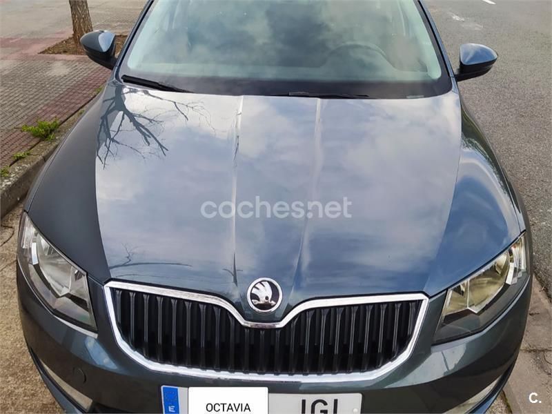Gris / plata Usado 2015 Skoda Octavia Ambition Familiar | 16.900 € (Caro) - Imagen 1/4