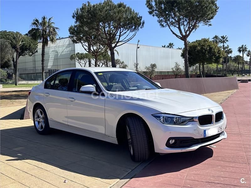 Usado BMW 318 Advantage 150 CV (110 kW) 2016 Blanco Berlina