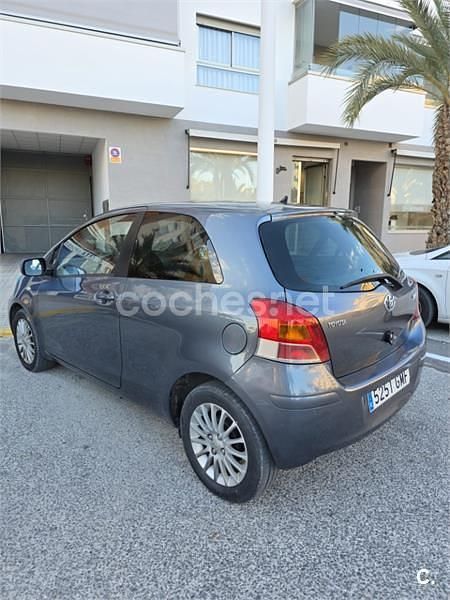 Usado Toyota Yaris 90 CV (66 kW) 2009 Gris / plata Utilitario