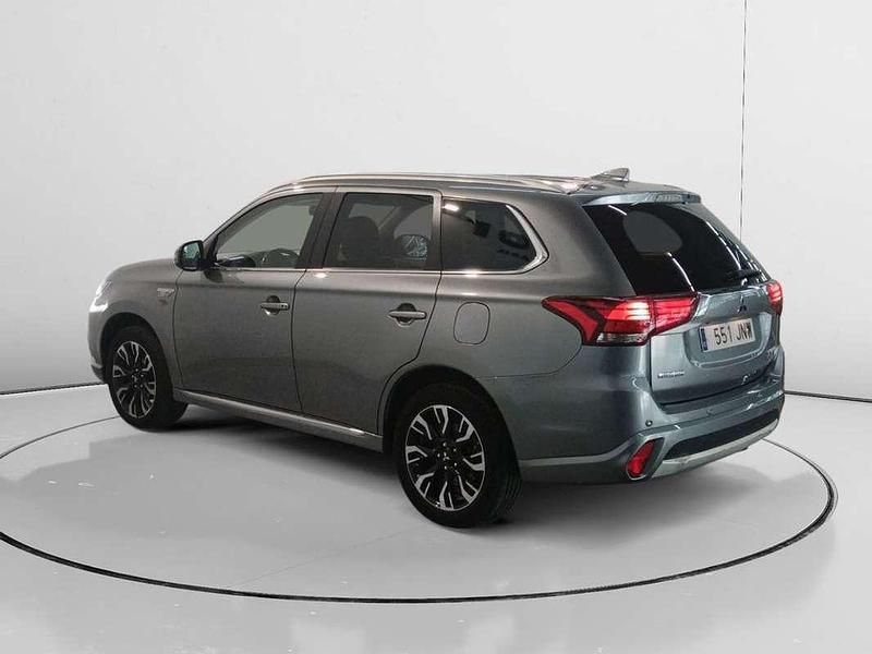 Usado Mitsubishi Outlander P-HEV 203 CV (149 kW) 2016 Gris SUV