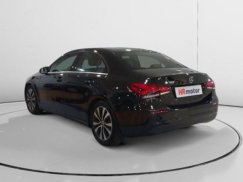 Usado Mercedes A180 136 CV (100 kW) 2022 Negro Berlina