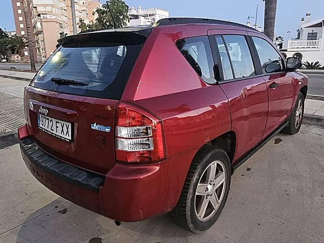 Usado Jeep Compass Sport 140 CV (102 kW) 2007 Burdeos SUV