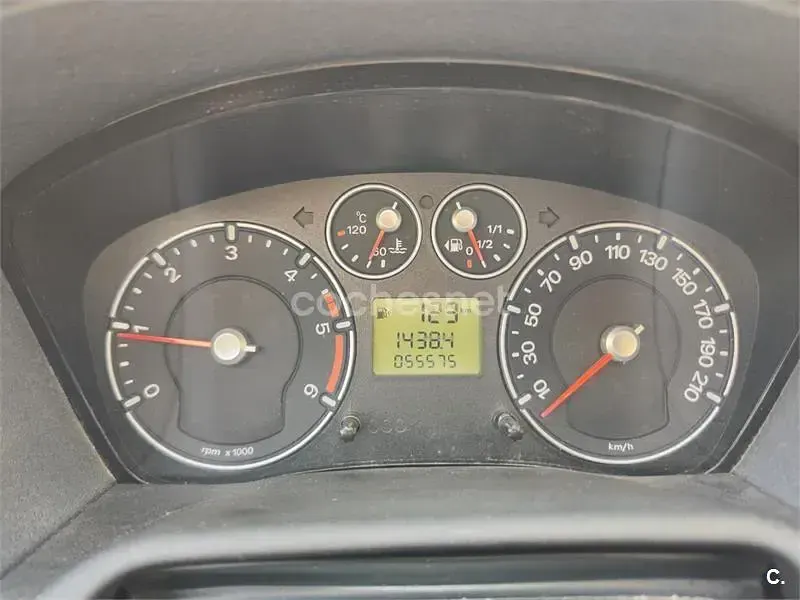 Usado Ford Fusion Ambiente 68 CV (50 kW) 2009 Gris / plata Utilitario