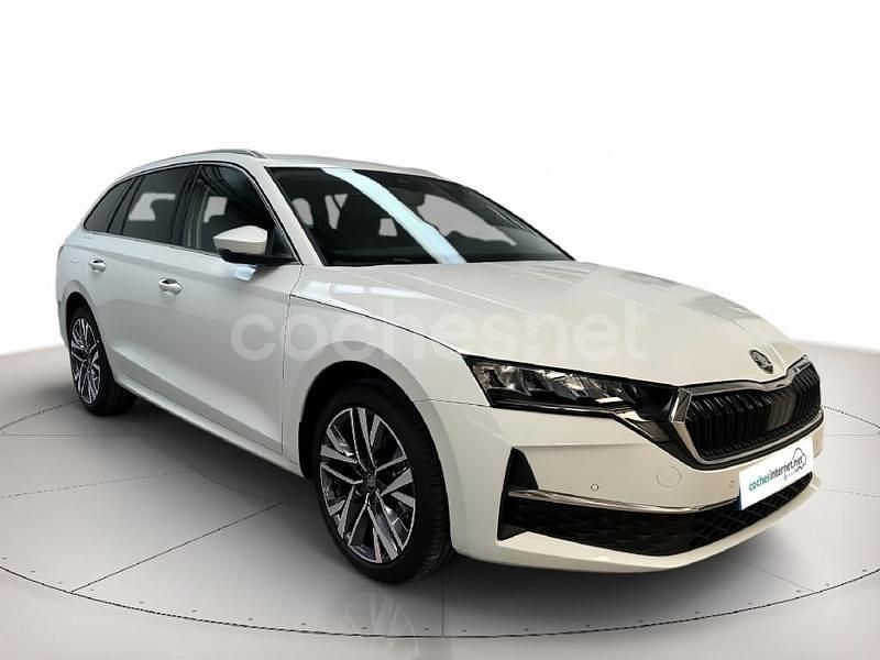Blanco Usado 2025 Skoda Octavia Selection Familiar | 32.900 € (Un poco caro) - Imagen 1/4