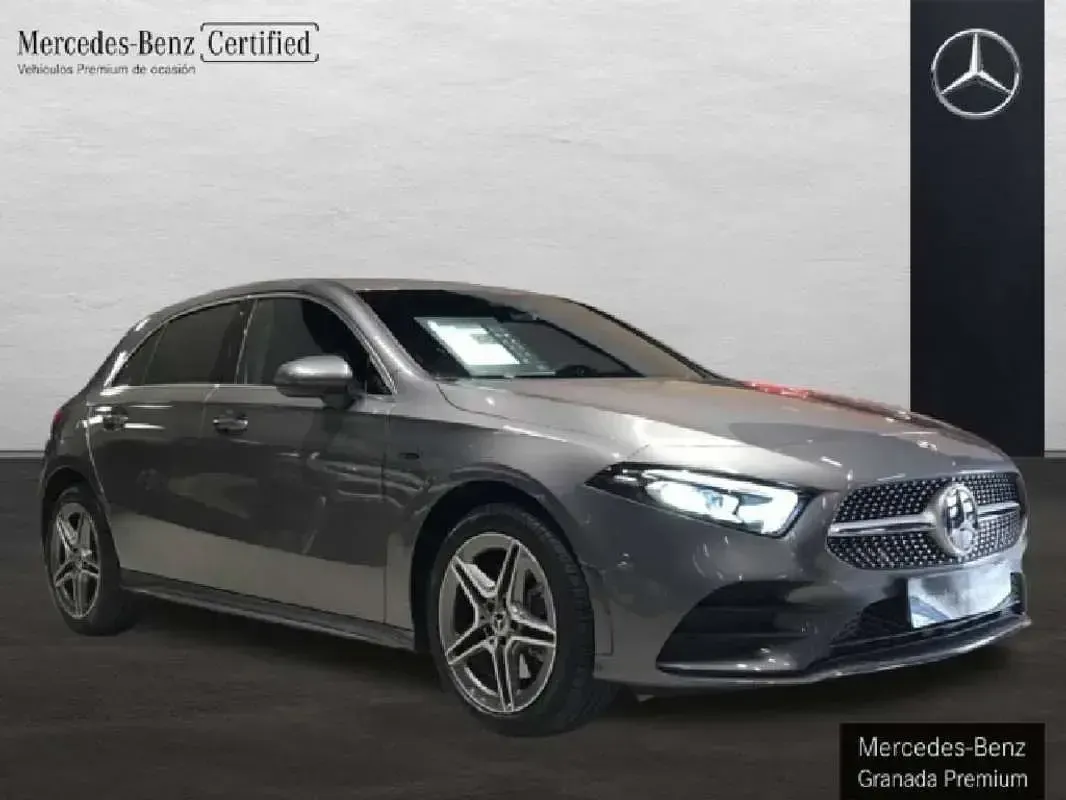 Usado Mercedes A250 AMG line 160 CV (117 kW) 2020 Gris Berlina