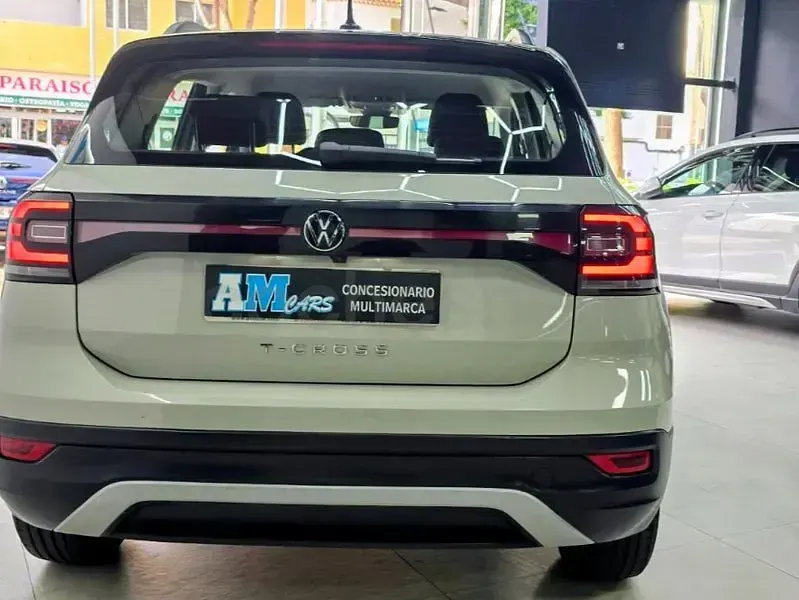 Usado VW T-Cross 95 CV (69 kW) 2023 Beige SUV