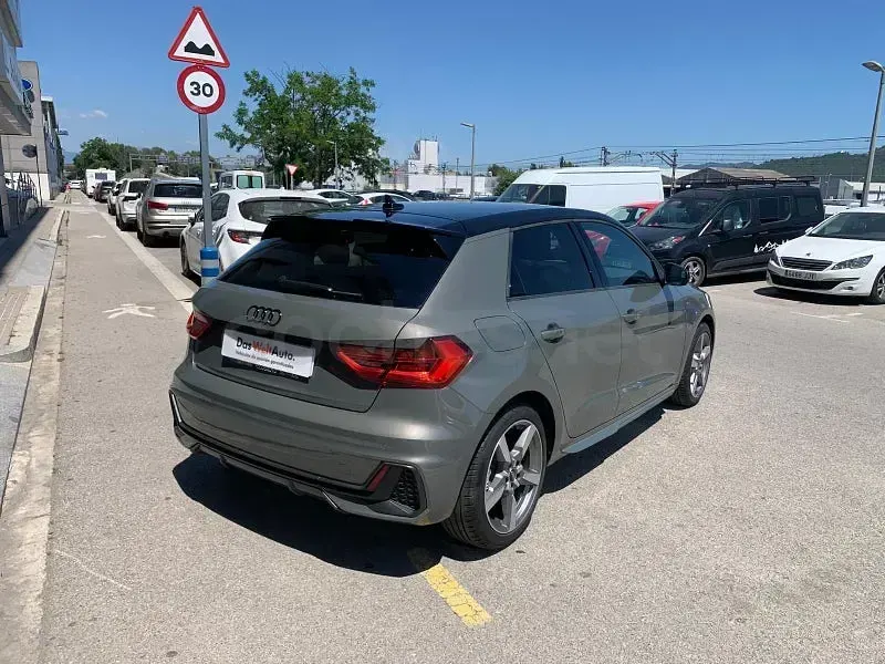 Usado Audi A1 Sportback S-Line 110 CV (80 kW) 2023 Gris / plata Utilitario