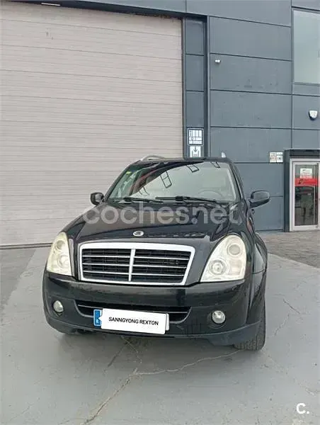 Usado SsangYong Rexton II 165 CV (121 kW) 2007 Negro SUV
