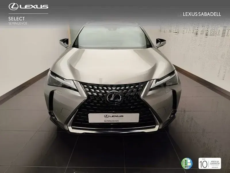 Usado Lexus UX Business Edition 184 CV (135 kW) 2021 Gris / plata SUV
