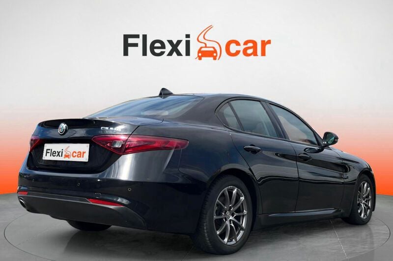 Usado Alfa Romeo Giulia Super 160 CV (117 kW) 2021 Negro Berlina