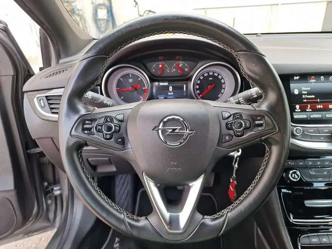 Usado Opel Astra Excellence 110 CV (80 kW) 2017 Gris Utilitario