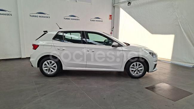 Usado Skoda Fabia 80 CV (58 kW) 2022 Blanco Berlina