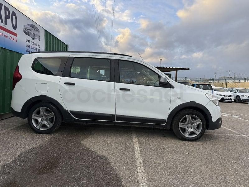 Usado Dacia Lodgy Comfort 115 CV (84 kW) 2022 Blanco Monovolumen