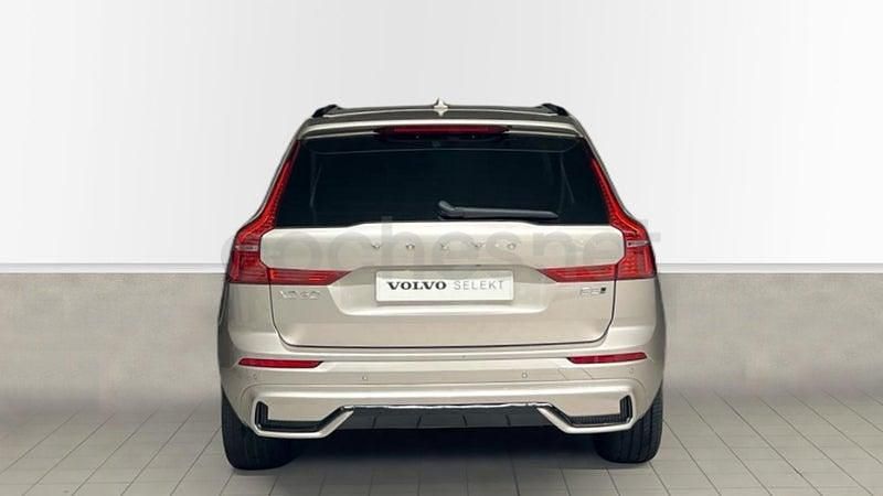Usado Volvo XC60 Plus 250 CV (183 kW) 2025 Gris / plata SUV