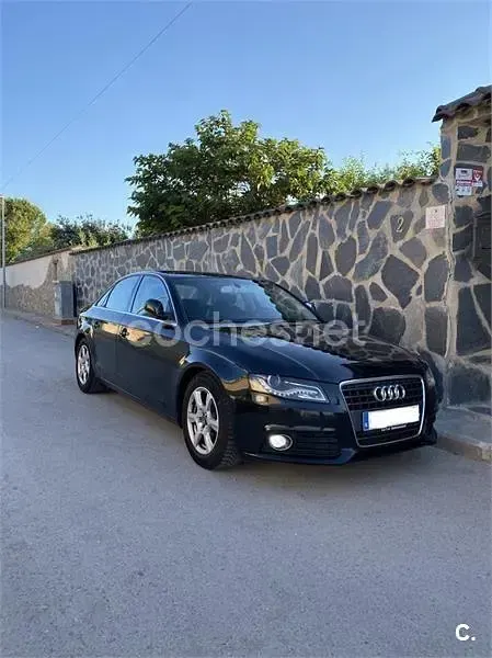 Usado Audi A4 Premium 120 CV (88 kW) 2012 Negro Familiar