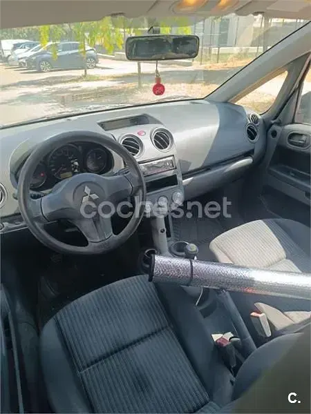 Usado Mitsubishi Colt Inform 95 CV (69 kW) 2008 Blanco Monovolumen