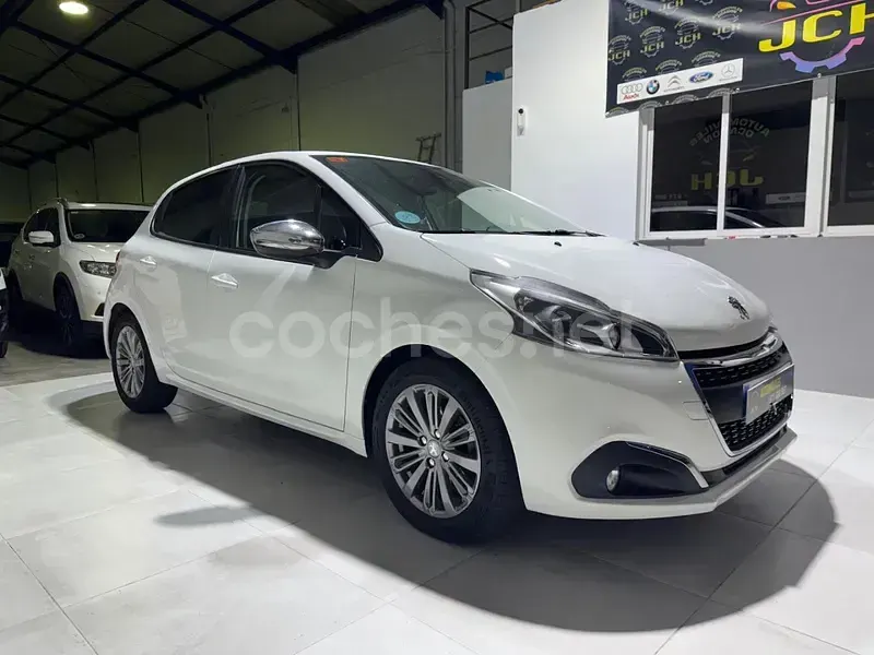 Usado Peugeot 208 Active 100 CV (73 kW) 2019 Blanco Utilitario