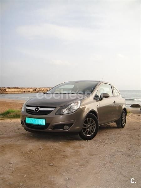 Gris / plata Usado 2010 Opel Corsa Berlina | 4500 € (Precio justo) - Imagen 1/4