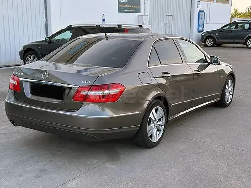 Usado Mercedes E250 Avantgarde 204 CV (150 kW) 2010 Naranja Berlina