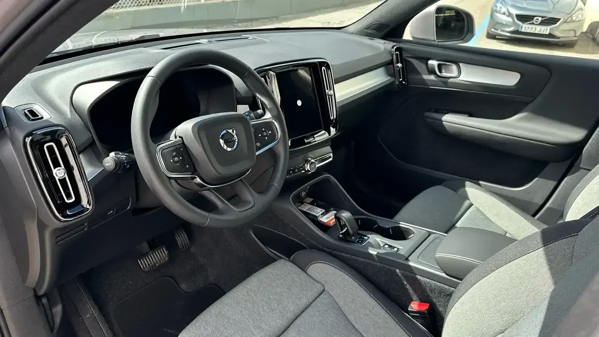 Uusi Volvo XC40 Core 163 HP (119 kW) 2026 Otro Katumaasturi