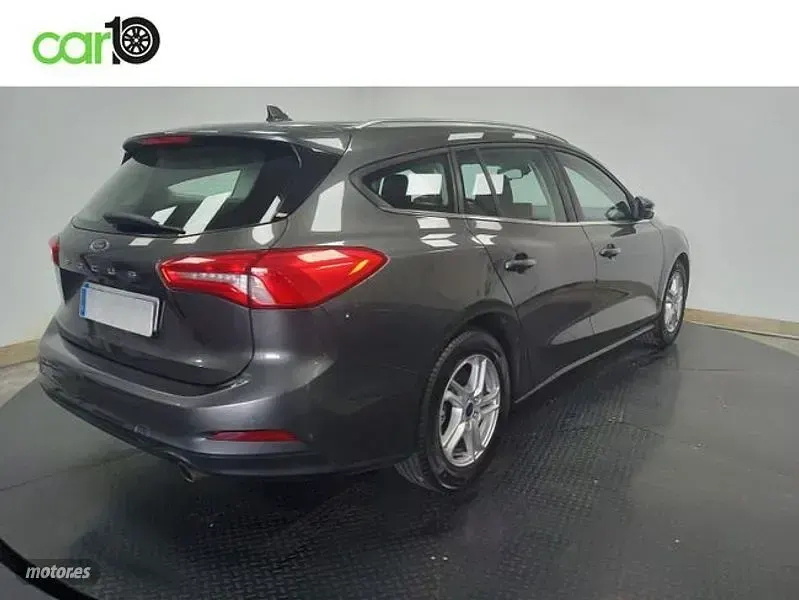 Usado Ford Focus Trend 100 CV (73 kW) 2019 Gris Familiar
