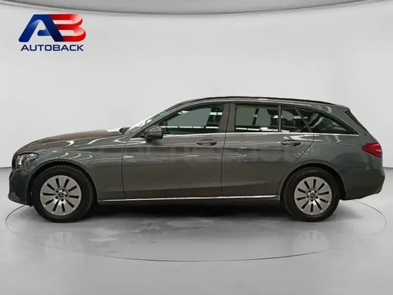 Usado Mercedes C200 184 CV (135 kW) 2020 Gris / plata Familiar