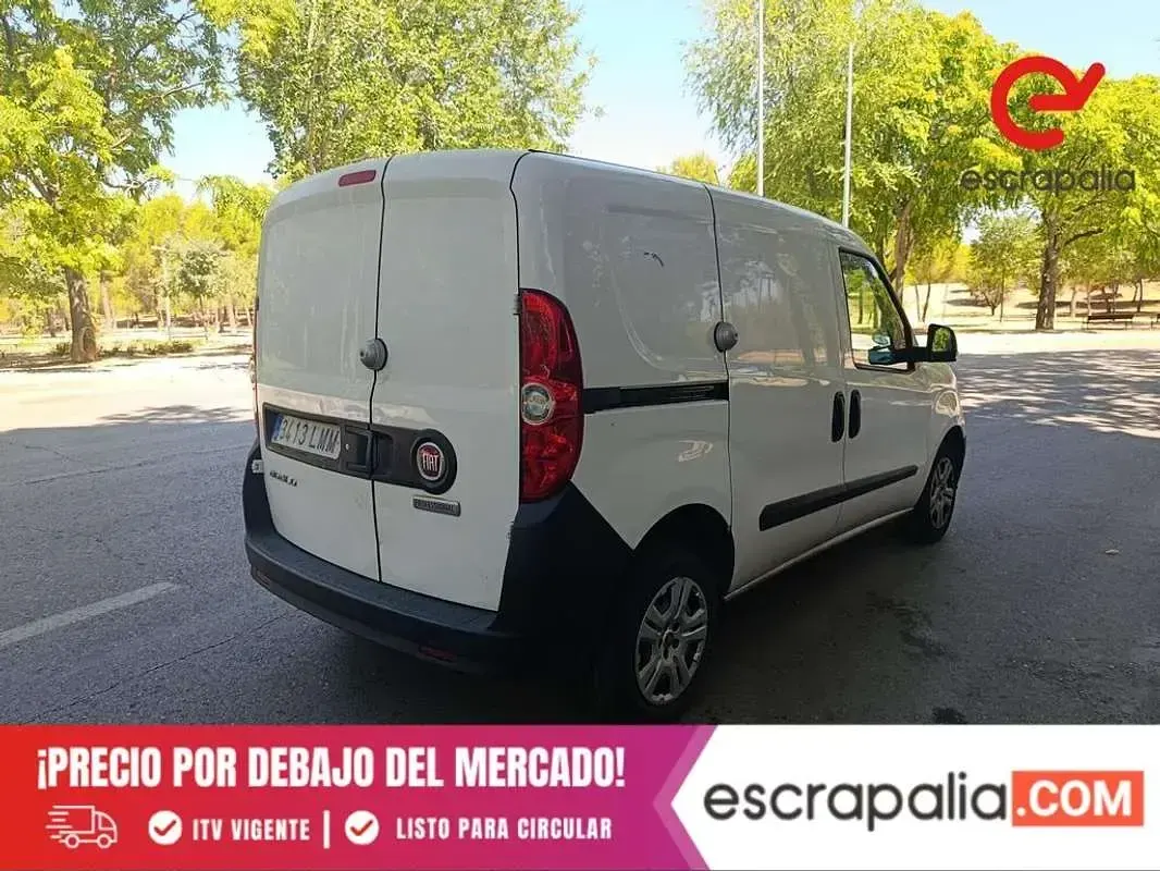 Usado Fiat Doblò 95 CV (69 kW) 2021 Blanco Monovolumen