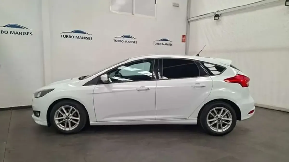 Usado Ford Focus Trend 125 CV (91 kW) 2018 Blanco Utilitario