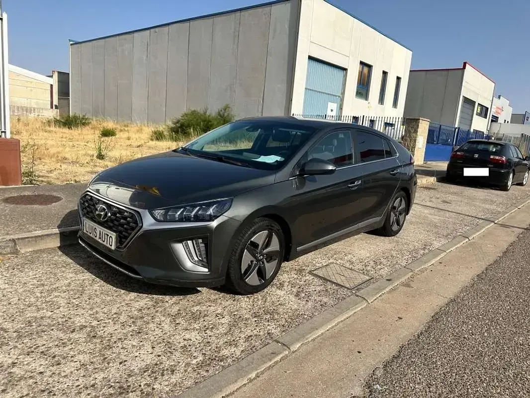 Usado Hyundai Ioniq Style 141 CV (103 kW) 2022 Gris Utilitario