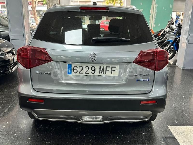 Usado Suzuki Vitara GLX 129 CV (94 kW) 2023 Gris / plata SUV