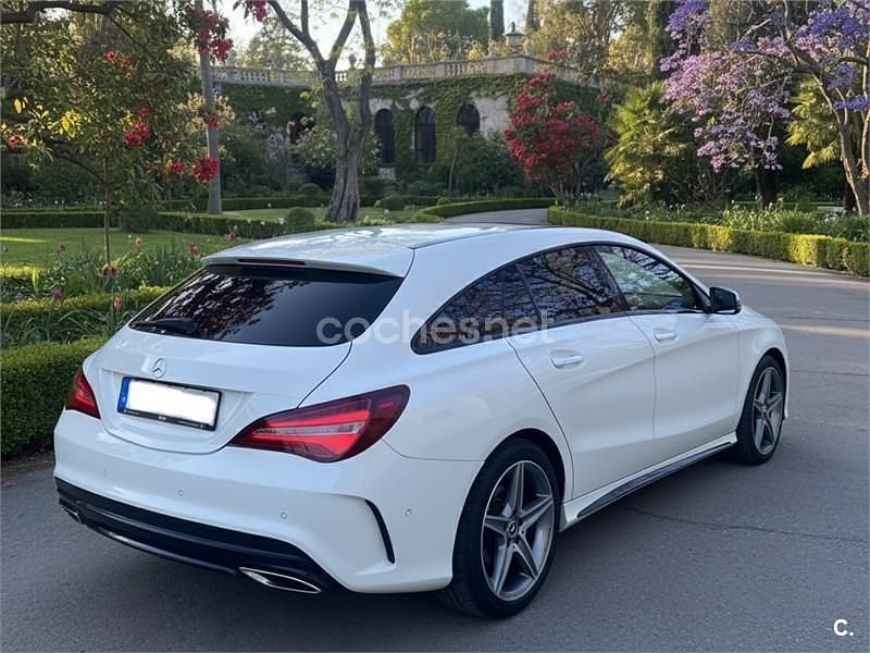 Usado Mercedes CLA200 Shooting Brake AMG line 136 CV (100 kW) 2017 Blanco Familiar