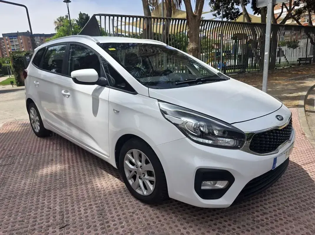 Usado Kia Carens 116 CV (85 kW) 2018 Blanco Monovolumen
