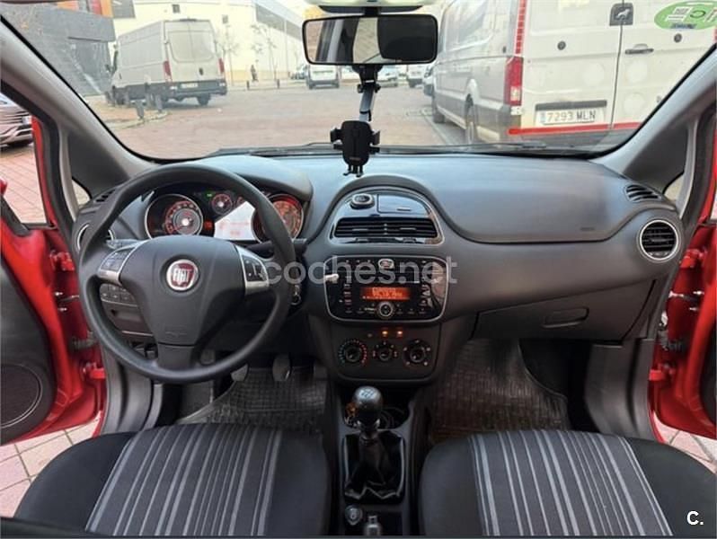 Usado Fiat Punto Evo Dynamic 77 CV (56 kW) 2011 Rojo Utilitario