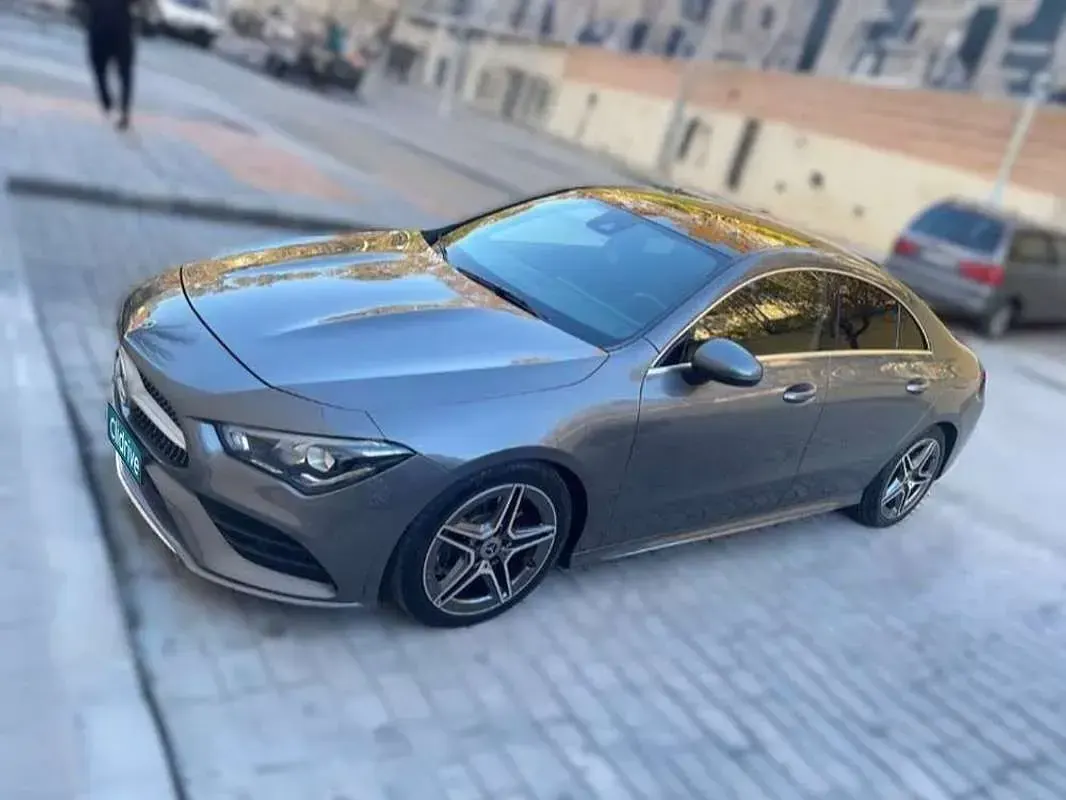 Usado Mercedes CLA200 136 CV (100 kW) 2019 Beige Coupe