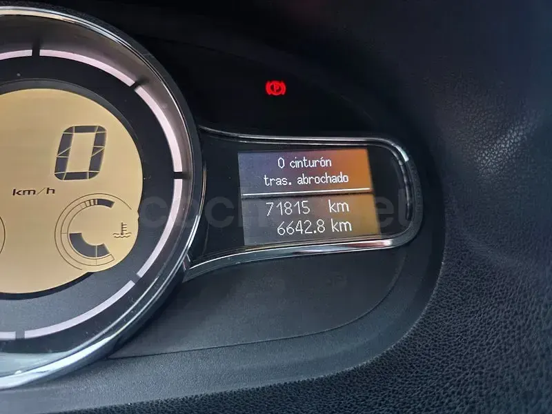 Usado Renault Mégane Dynamique 110 CV (80 kW) 2013 Gris / plata Berlina