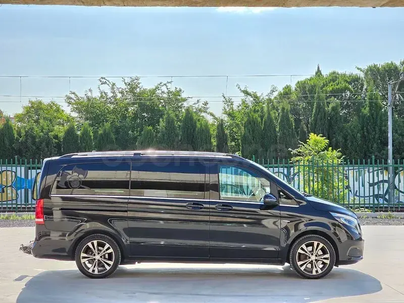 Usado Mercedes V250 Avantgarde 204 CV (150 kW) 2016 Negro Monovolumen
