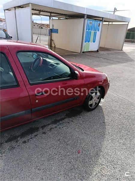 Rojo Usado 2001 Renault Clio II Berlina | 1300 € (Super precio) - Imagen 1/4