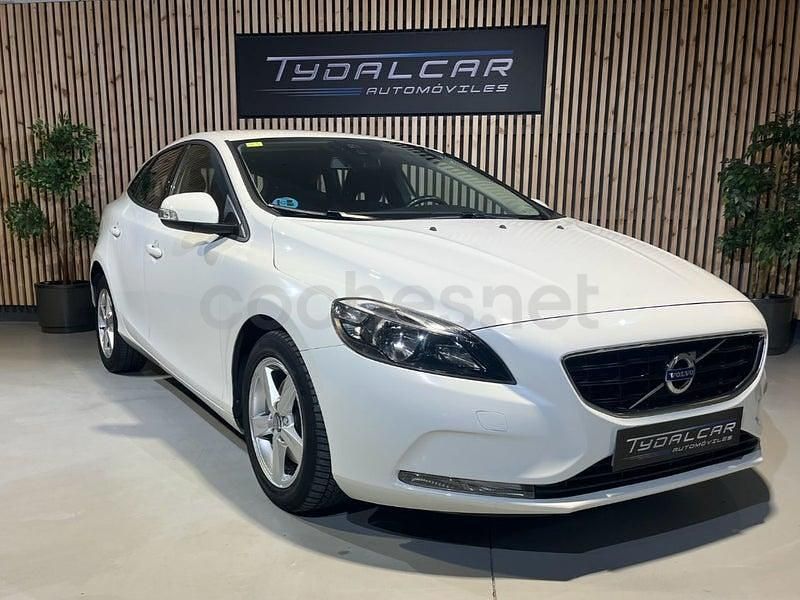 Usado Volvo V40 Kinetic 120 CV (88 kW) 2015 Blanco Berlina