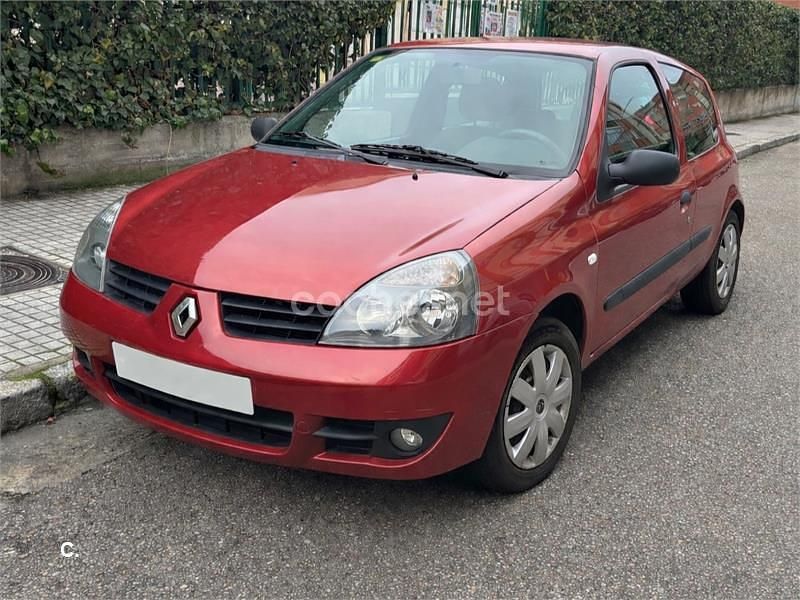 Usado Renault Clio II Campus 75 CV (55 kW) 2007 Granate Berlina