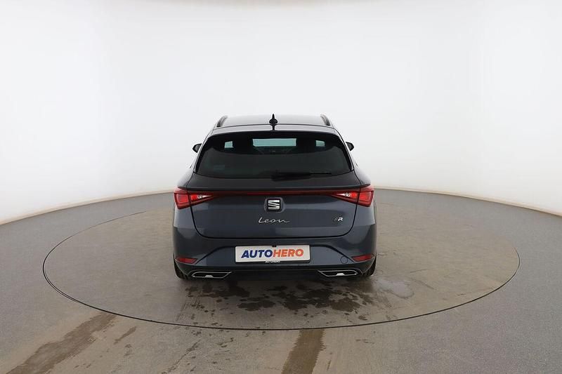Usado Seat Leon FR 150 CV (110 kW) 2020 Gris Familiar