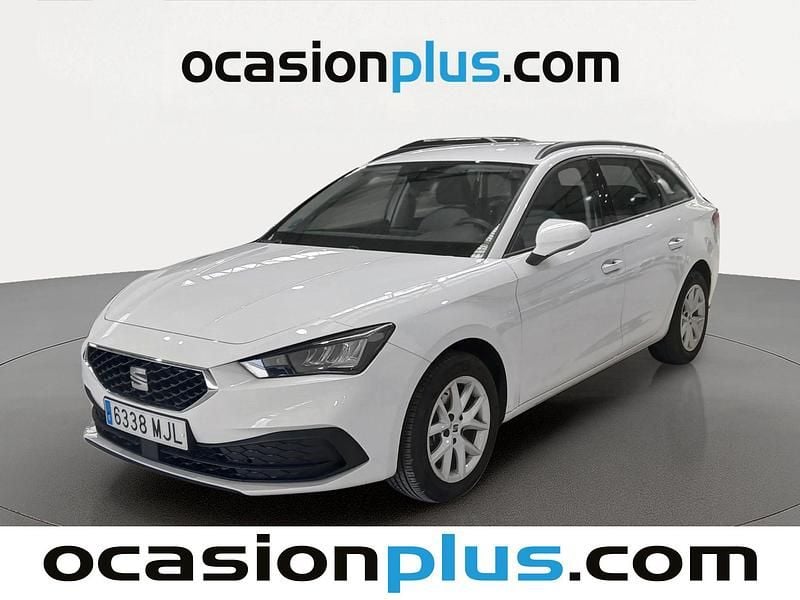 Usado Seat Leon Style 130 CV (95 kW) 2023 Blanco Monovolumen